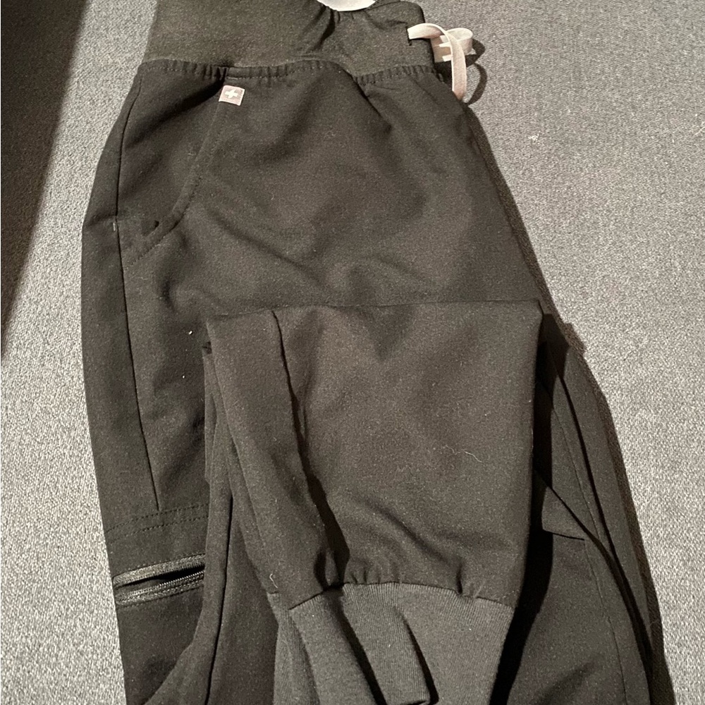 FIGS Zamora scrub pants size Women’s large